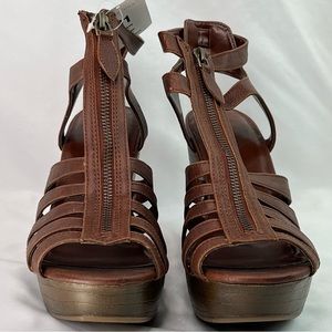 NWT Xhilaration Wedge Sandals - Zip Front - Tawny - Brown - Size 11